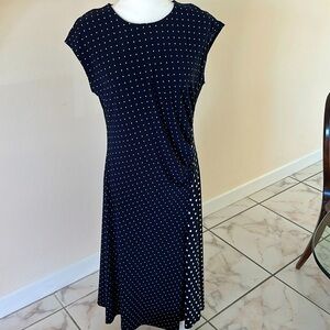 Summery Flattering by LRL Navy Blue/White polka dot EUC jersey midi dress sz L